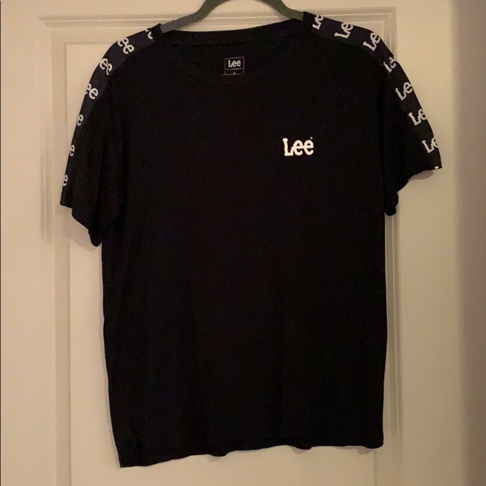 LEE Tee